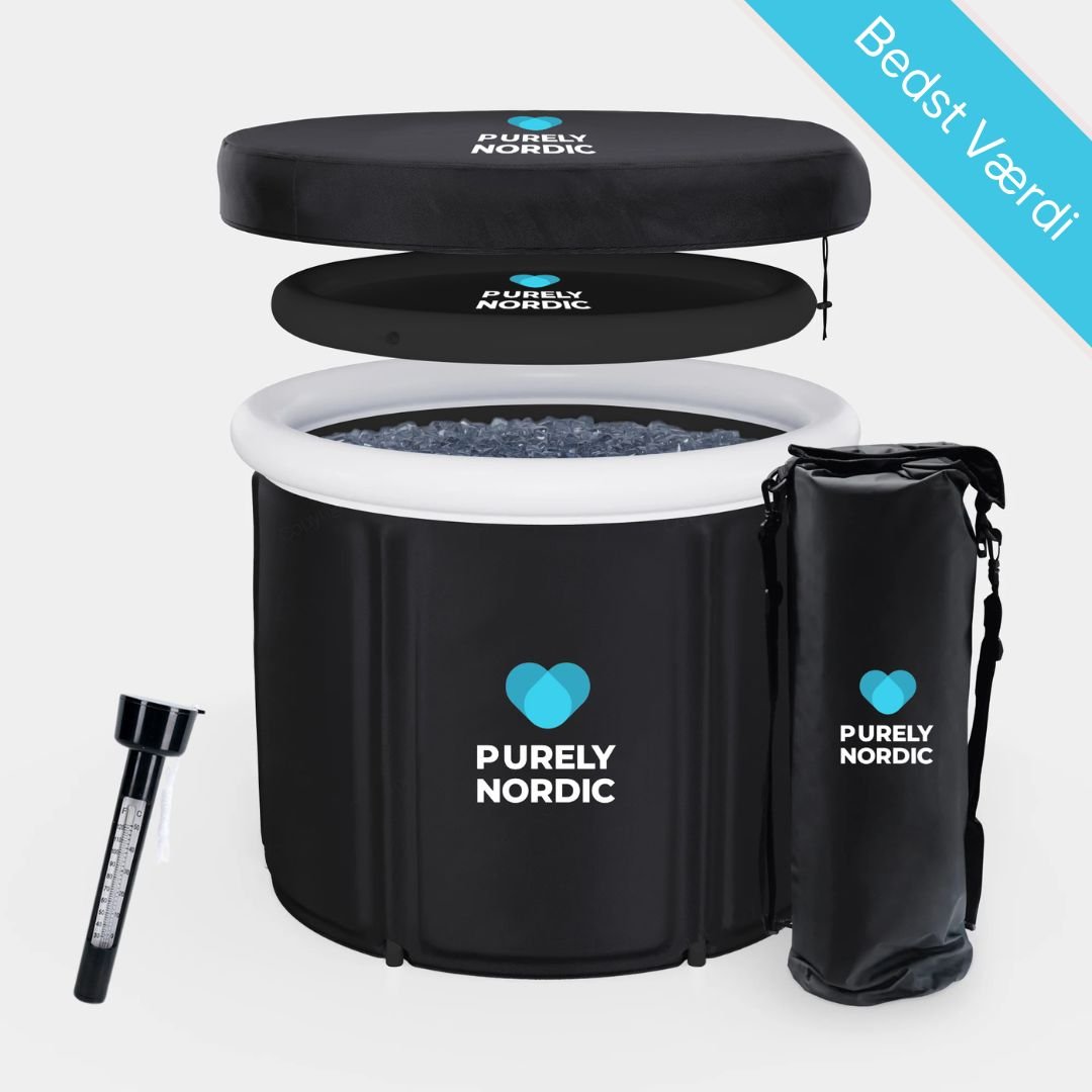 Et billede, der viser et Purely Nordic Isbad Deluxe 2.0 spa-bad i sort, med et oppusteligt kar fyldt med vand, et låg, en luftpumpe og en bæretaske, alt sammen mærket med Purely Nordic-logoet
