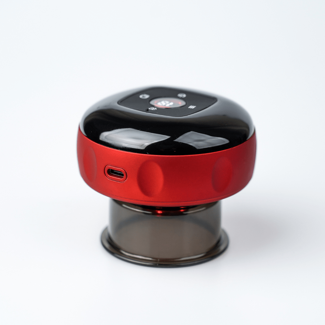 En kompakt, cylindrisk rød og sort Smart Cup Deluxe med en blank finish og integrerede kontrolknapper på toppen, der sidder på en ren nordisk hvid baggrund.
